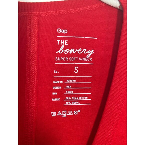 Gap Women's Super Soft V-Neck Long Sleeve Top in Holly Berry - Sz S - NWT - Picture 3 of 6